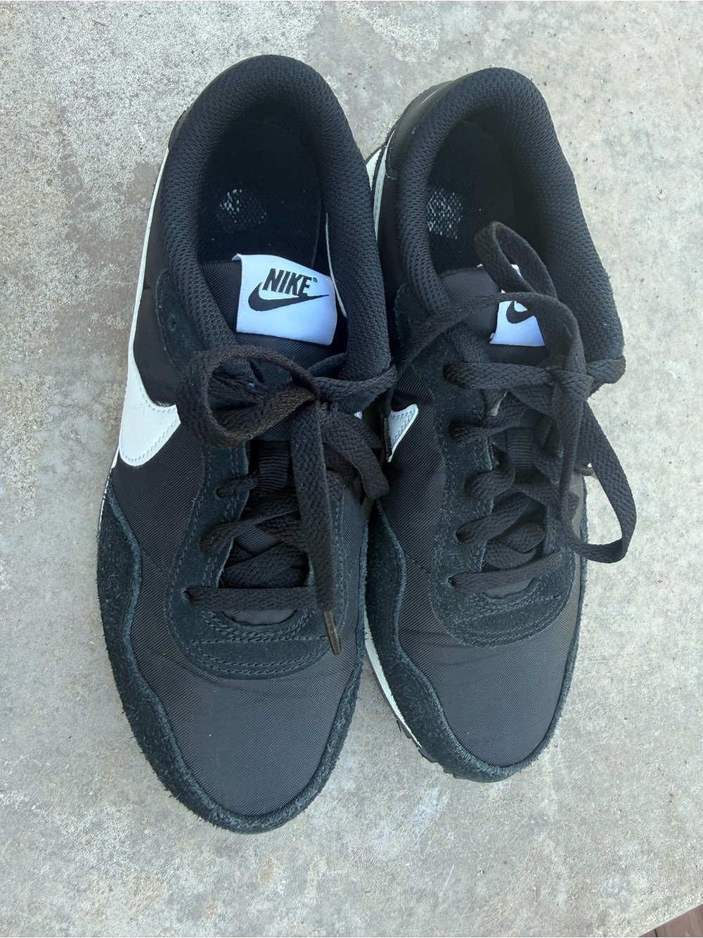 Nike MD VALIANT ( GS) Black and White kids youth Low-Top Sneakers - Picture 4 of 10